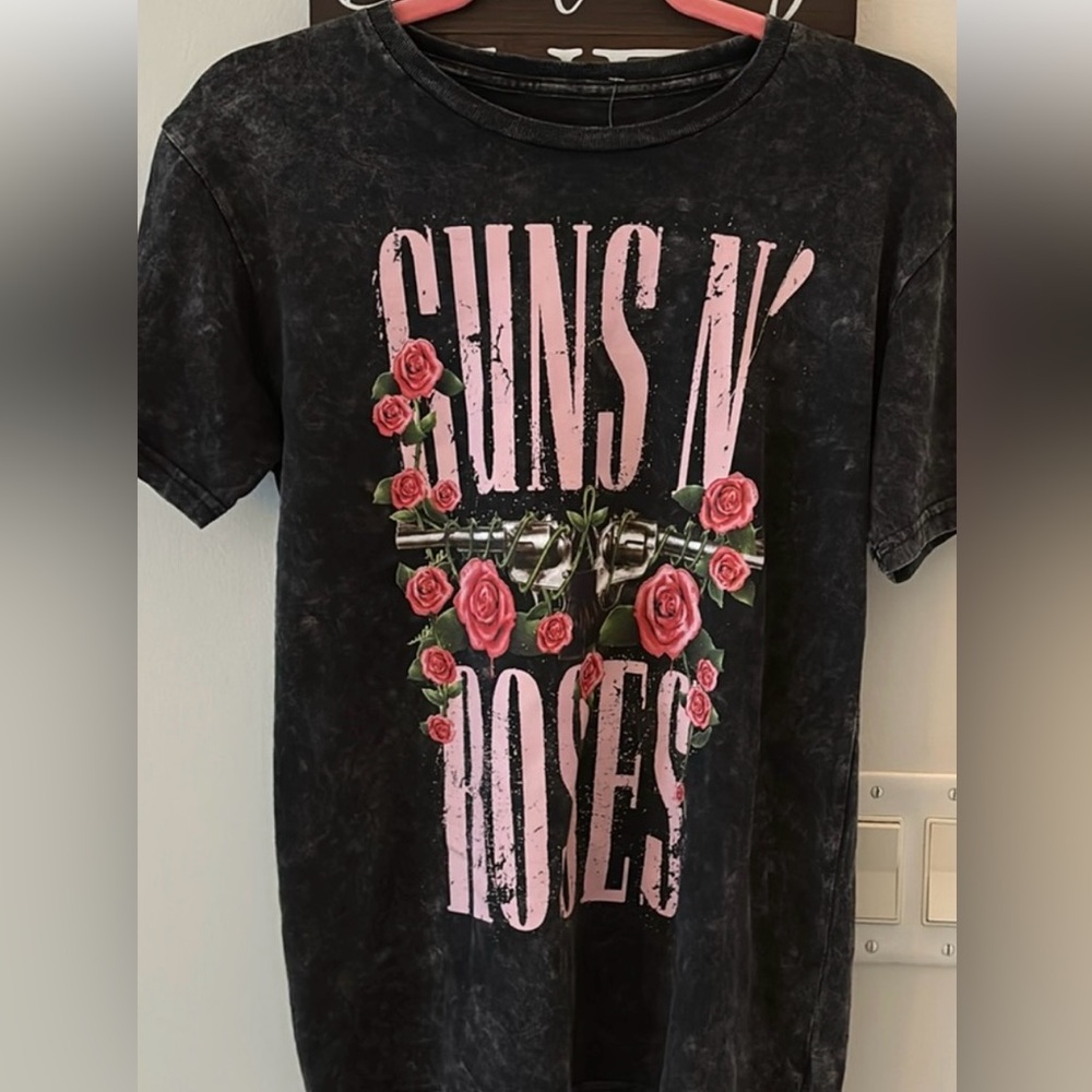 Guns N Roses short sleeve t-shirt. NWT